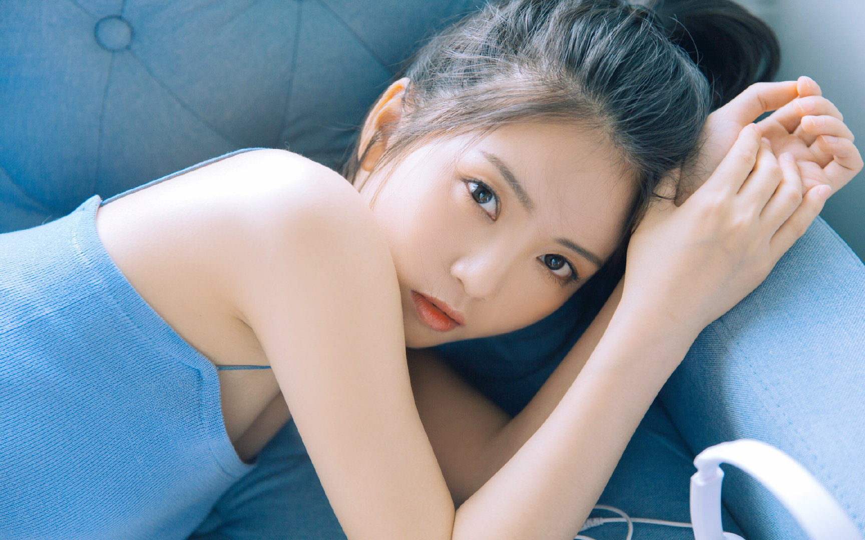 _红土季节：泥泞中的坚韧与荣耀_，红泥土里的是什么石头