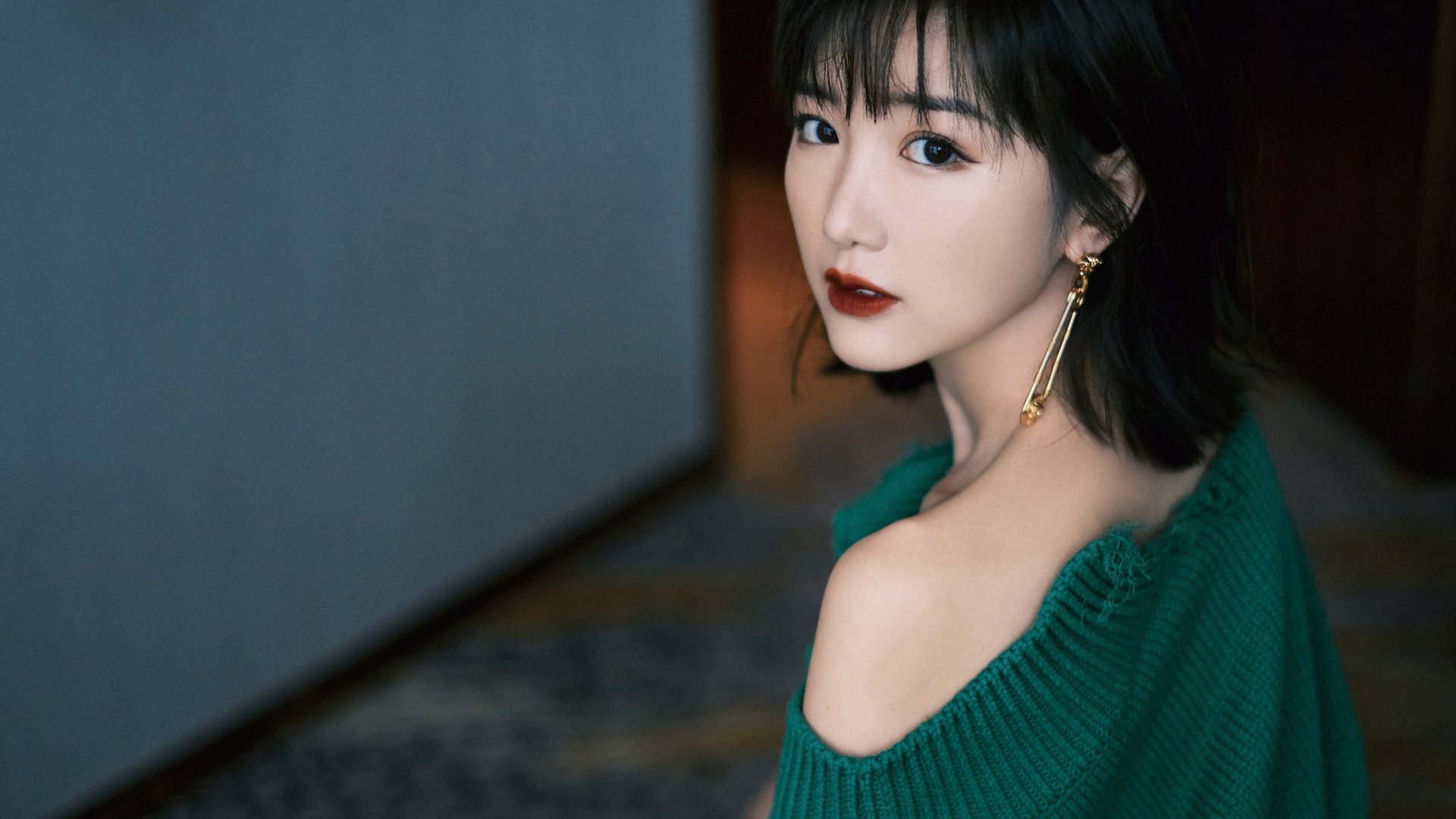 爱游戏娱乐平台-马刺继续尝试阵容搭配寻找最优解，马刺队引援